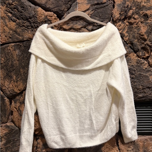 H&M Off-Shoulder Cream Sweater - Picture 1 of 2